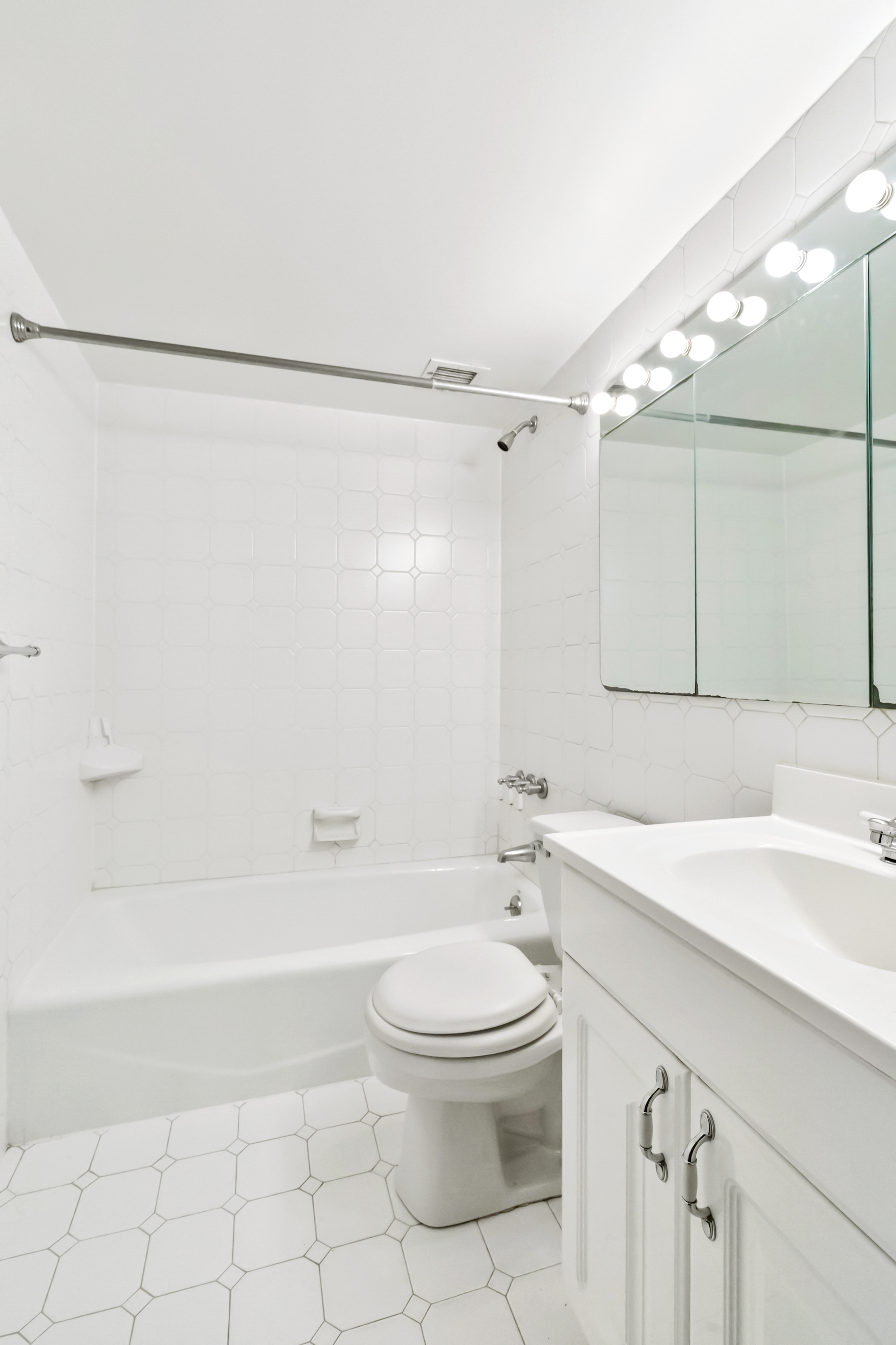 2166 Broadway, Unit 10B Manhattan, NY 10024 - Photo 8 of 12