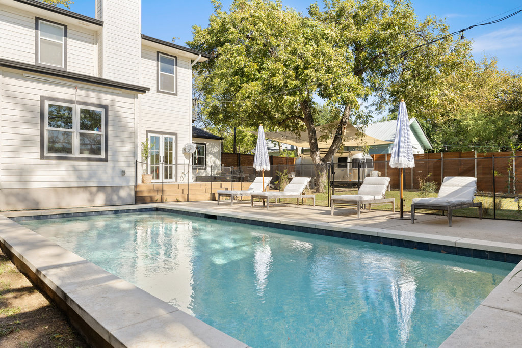 909 East 50th Street Austin, TX 78751 - Photo 3 of 38