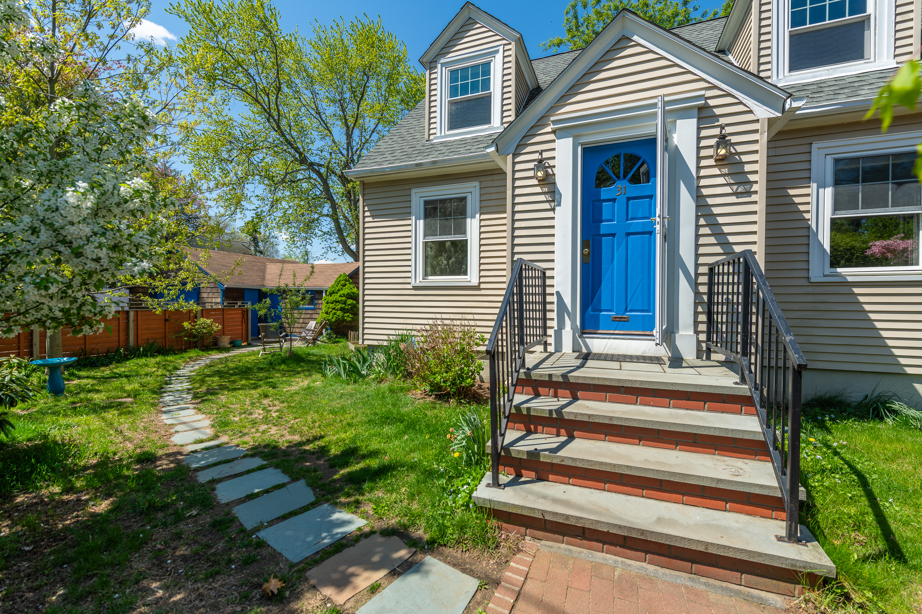 31 Errol Street Warwick, RI 02888 - Photo 3 of 38