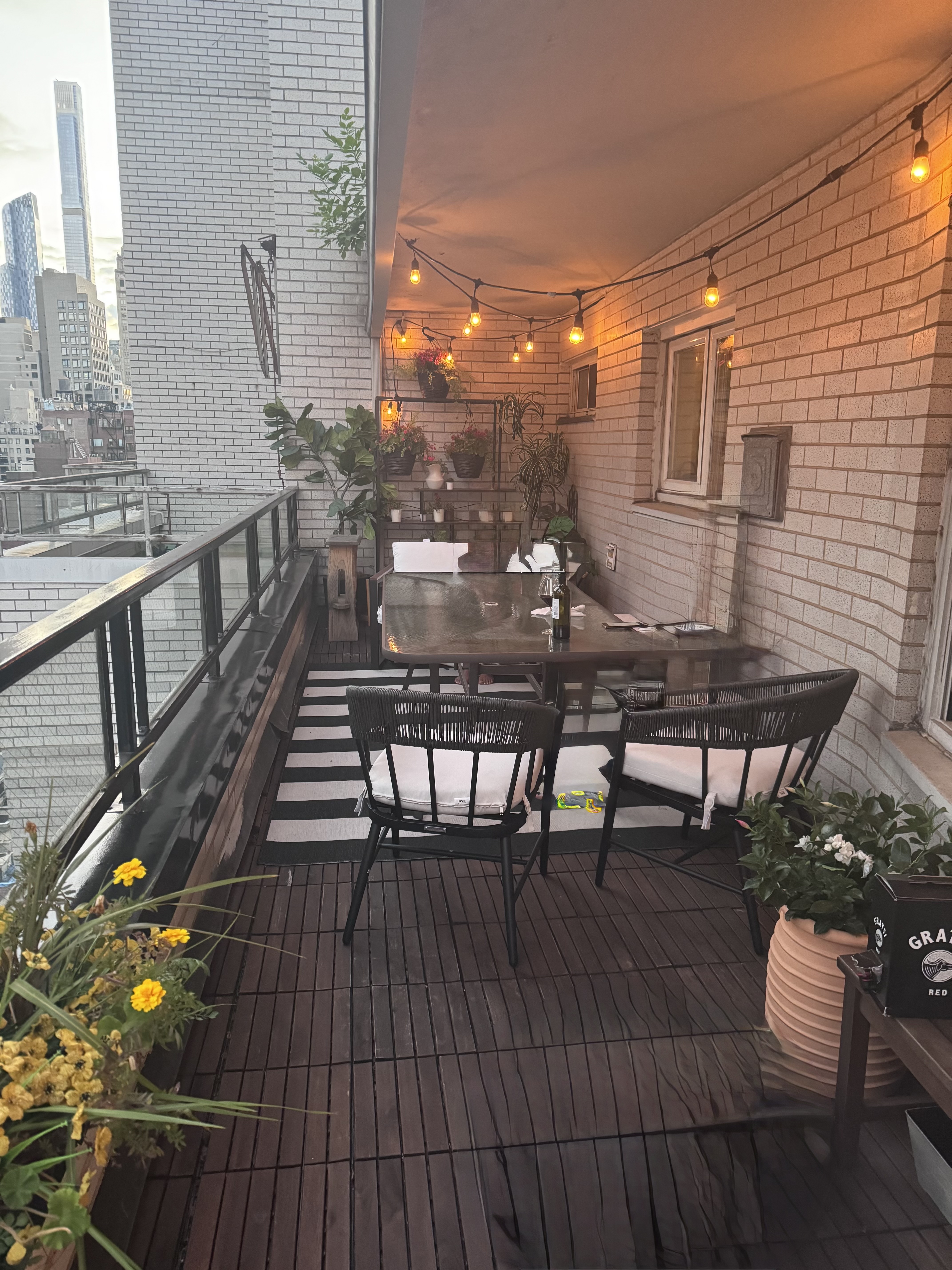 175 East 62nd Street, Unit 18B Manhattan, NY 10065 - Photo 15 of 17 a view of outdoor seating