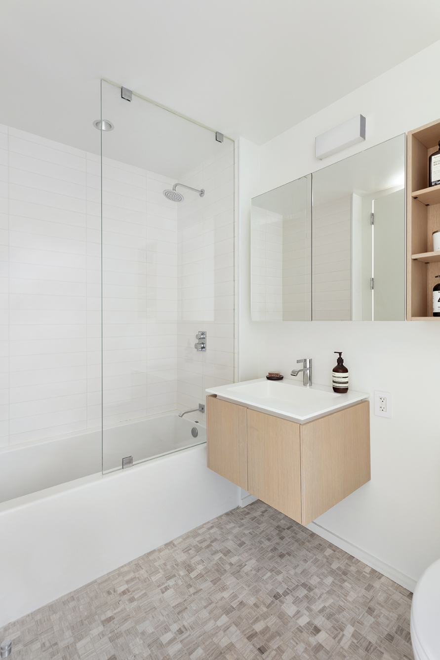 1 John Street, Unit PHC Brooklyn, NY 11201 - Photo 20 of 26 a bathroom with a sink a toilet and bathtub