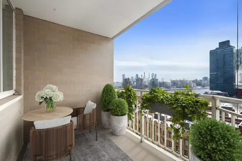 $1,650,000 | 515 East 79th Street, Unit 15A | Upper East Side