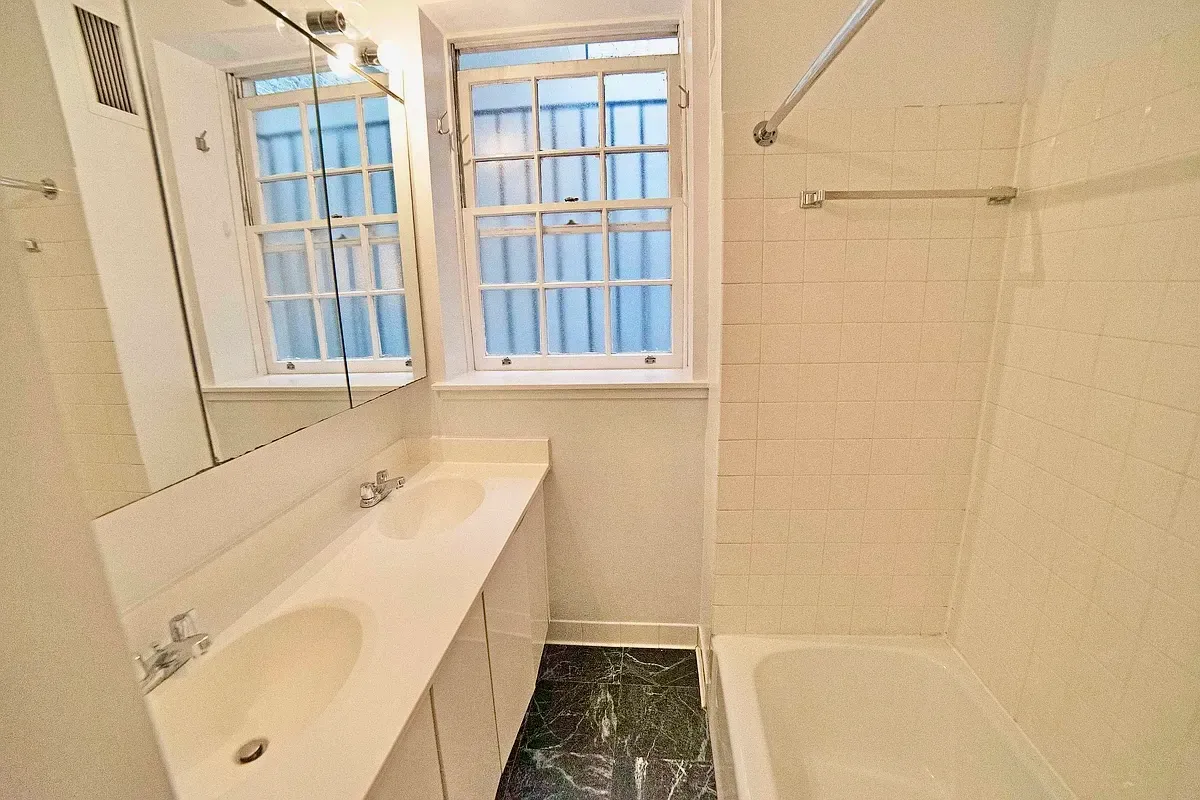 $3,350 | 320 East 91st Street, Unit 1RW | Upper East Side