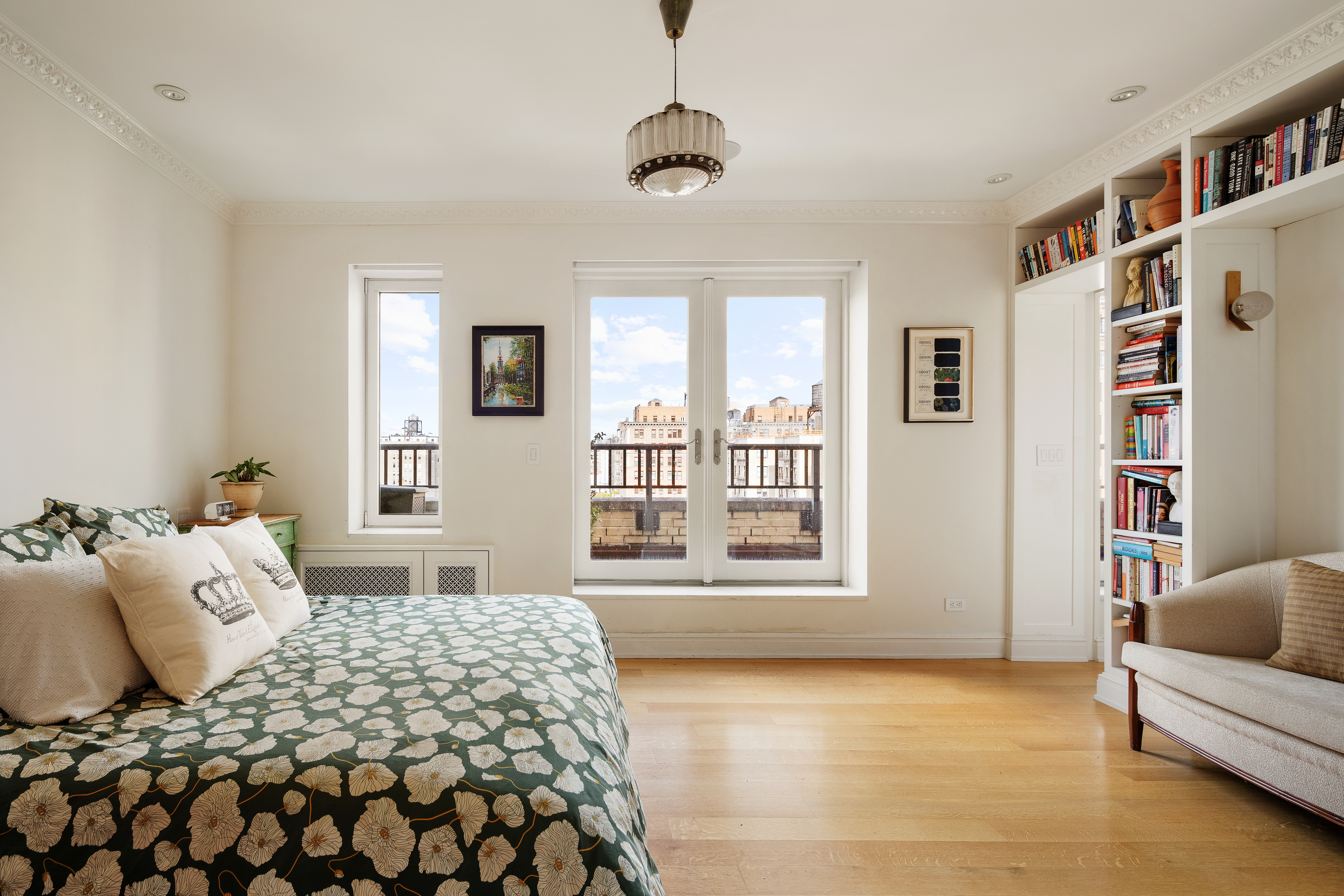 309 West 86th Street, Unit PH Manhattan, NY 10024 - Photo 8 of 16 a bedroom with a large bed and a window