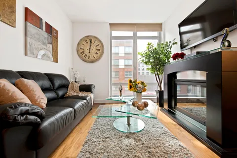 $4,475 | 2 Northside Piers, Unit 2R | Williamsburg