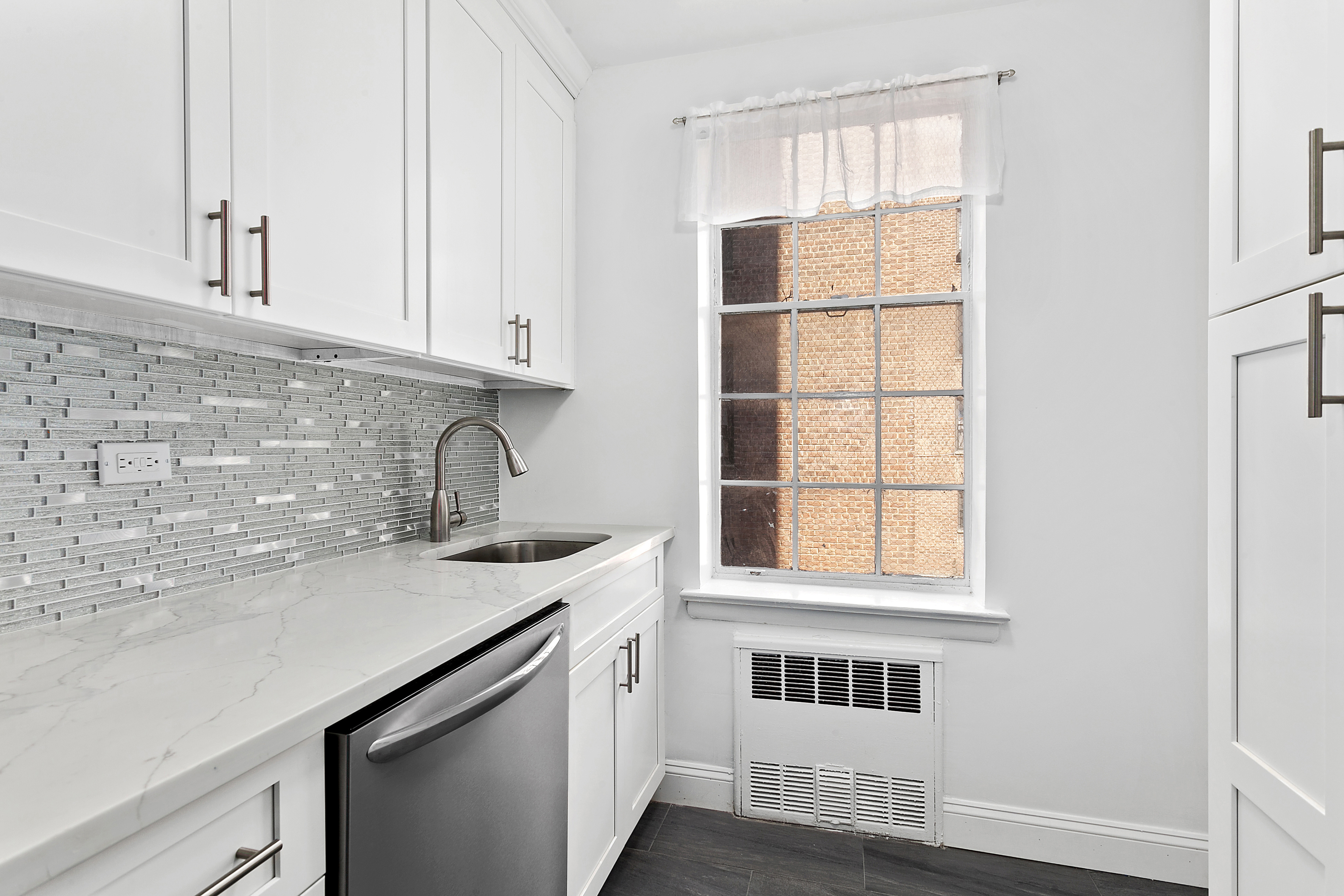 3512 Oxford Avenue, Unit 2F Bronx, NY 10463 - Photo 4 of 10