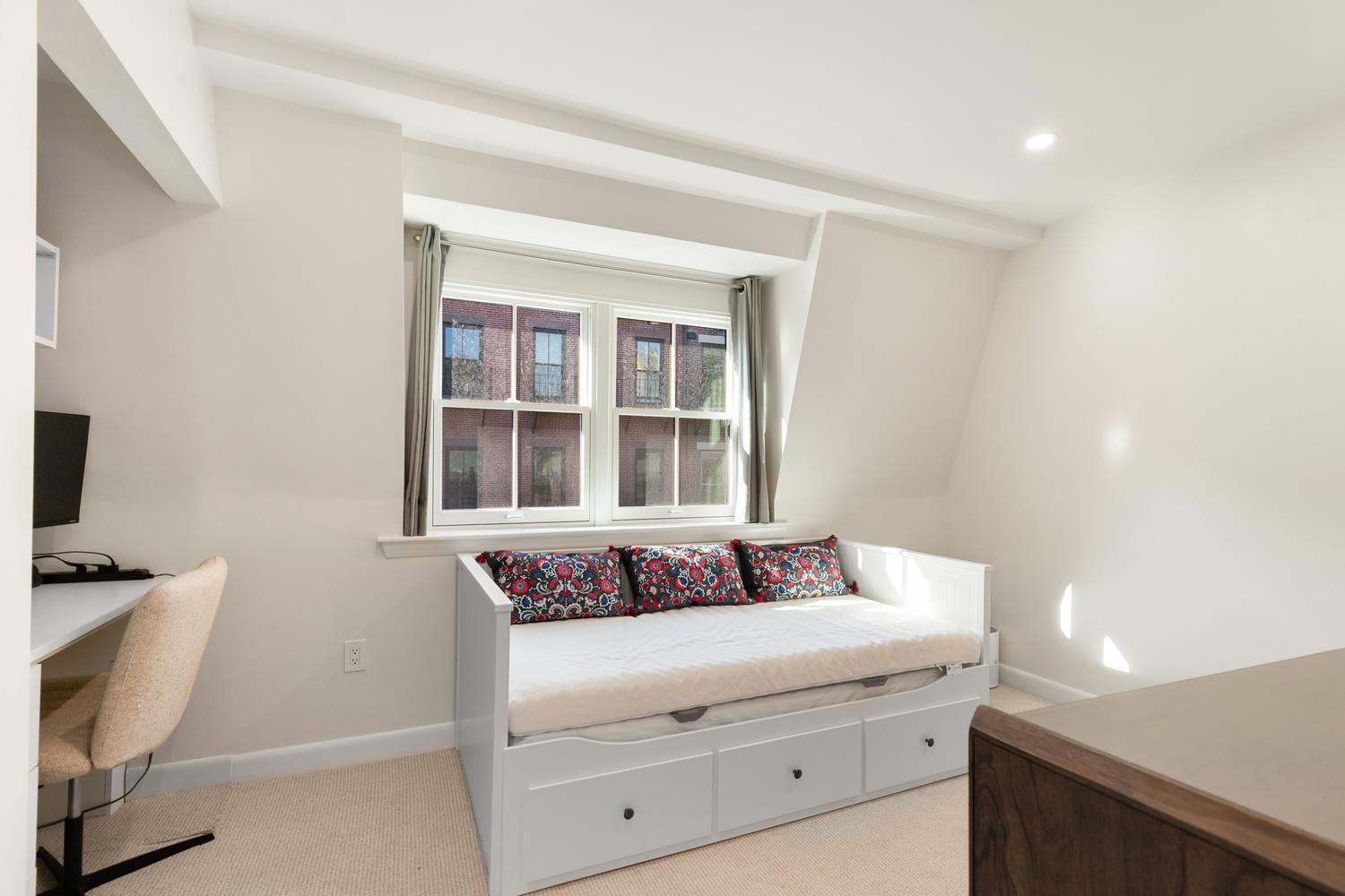 15 Lawrence Street, Unit 2 Boston, MA 02116 - Photo 25 of 34