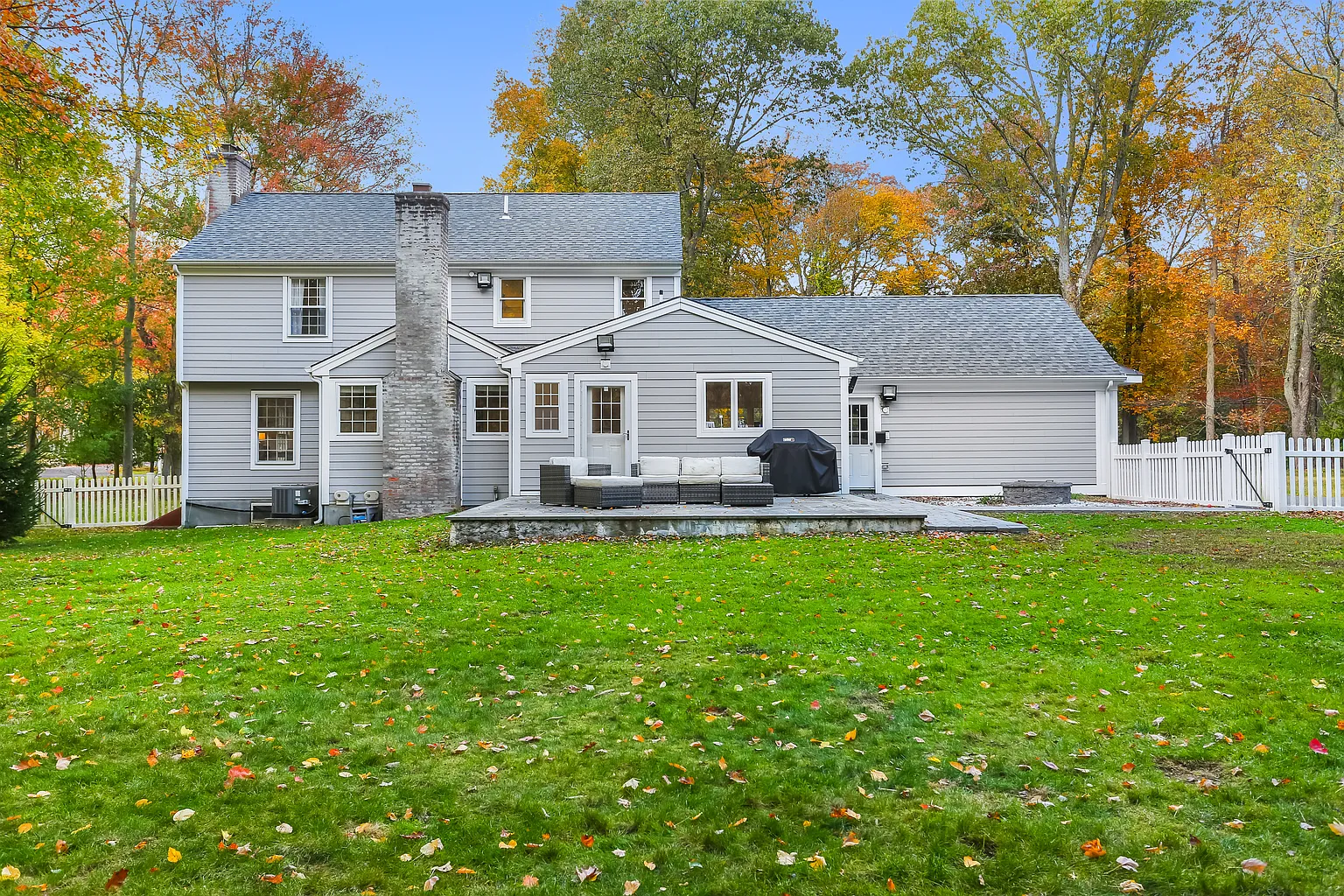 281 Wood House Road Fairfield, CT 06824 - Photo 24 of 28