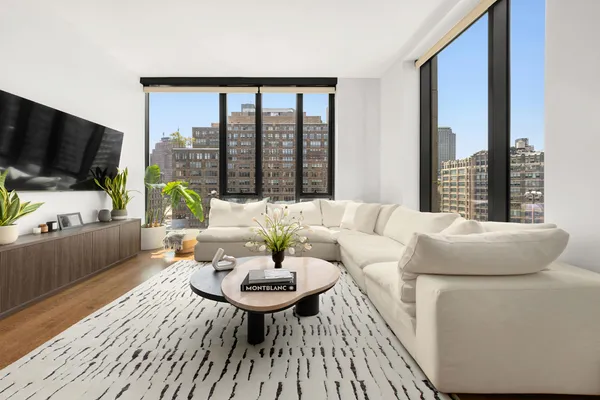 $1,795,000 | 570 Broome Street, Unit 10A | Hudson Square