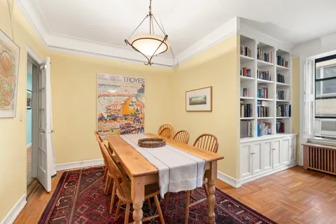 $2,195,000 | 176 West 87th Street, Unit 2B | Upper West Side