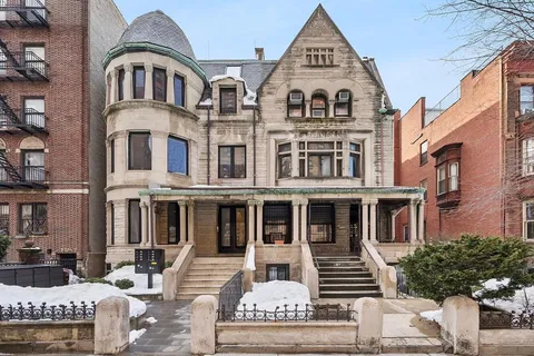 $795,000 | 184 Clinton Avenue, Unit 4A | Clinton Hill