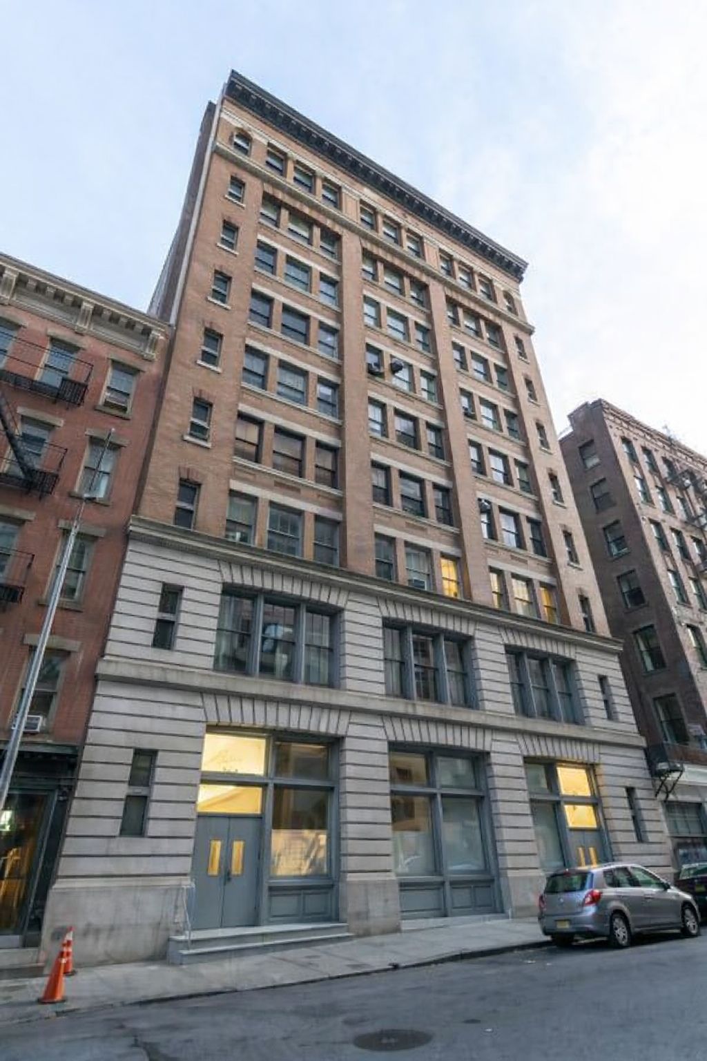 20-26 North Moore Street, Unit 4W Manhattan, NY 10013 - Photo 20 of 24 a front view of a building