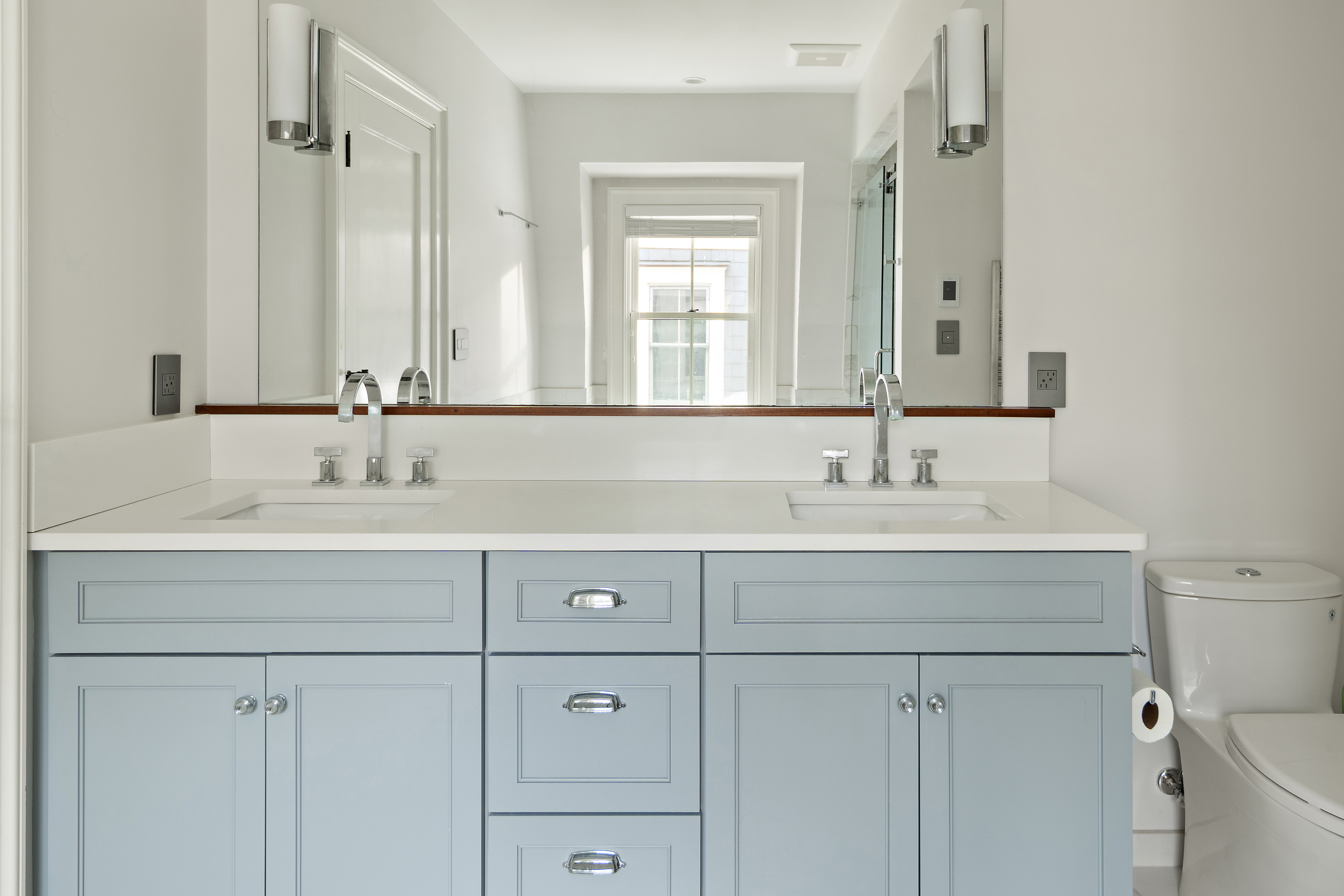 35 Willard Street Cambridge, MA 02138 - Photo 17 of 36 a bathroom with double sink and a mirror