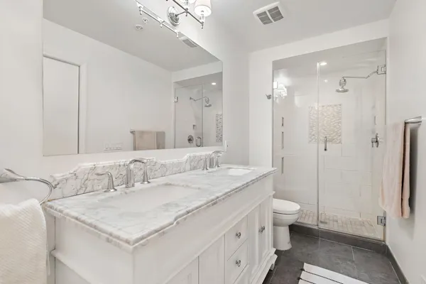 $8,000 | 436 Albany Court, West New York, NJ 07093