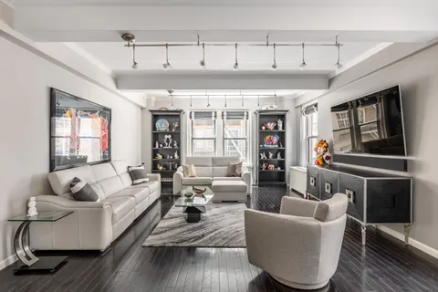 $2,275,000 | 15 West 81st Street, Unit 8J | Upper West Side