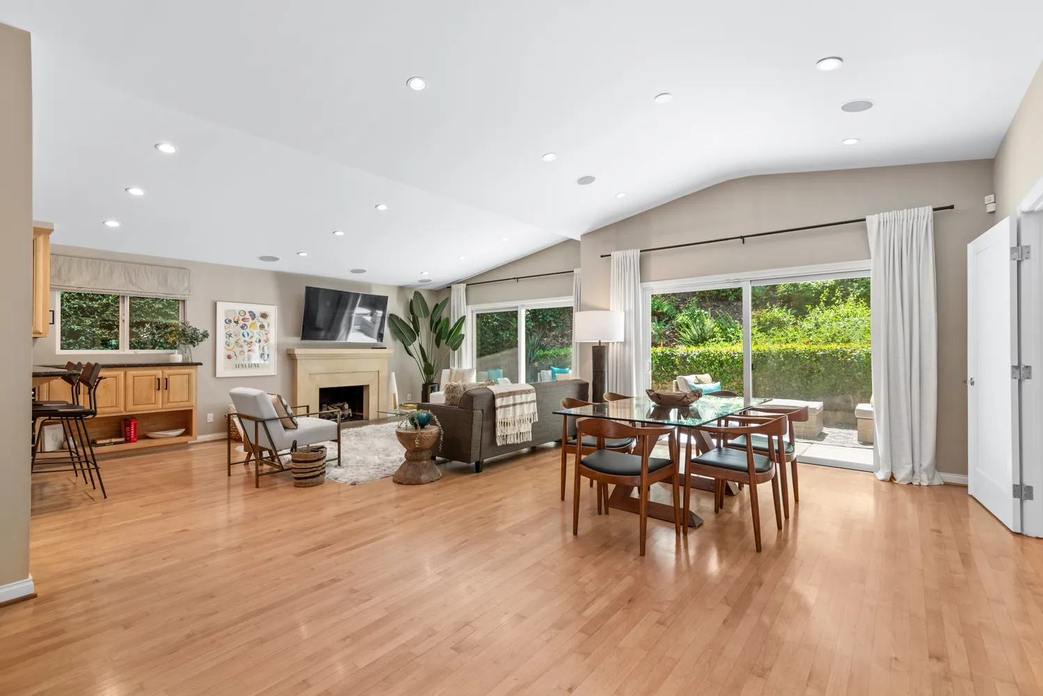 $1,495,000 | 1585 Benedict Canyon Drive, Beverly Hills, CA 90210