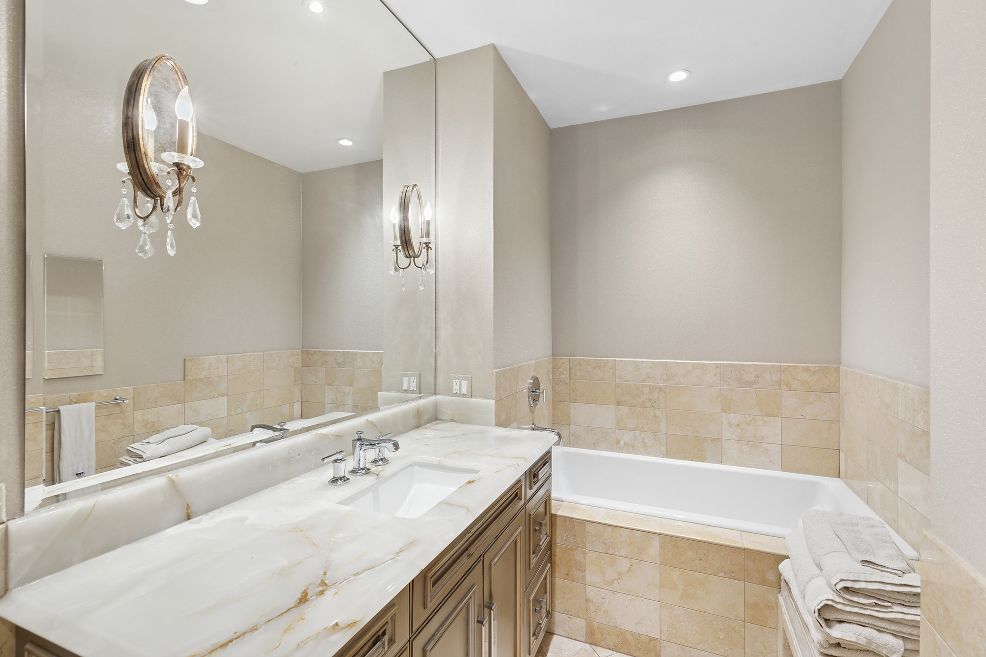 250 East 49th Street, Unit 14CD Manhattan, NY 10017 - Photo 5 of 8 Gallery Image 5