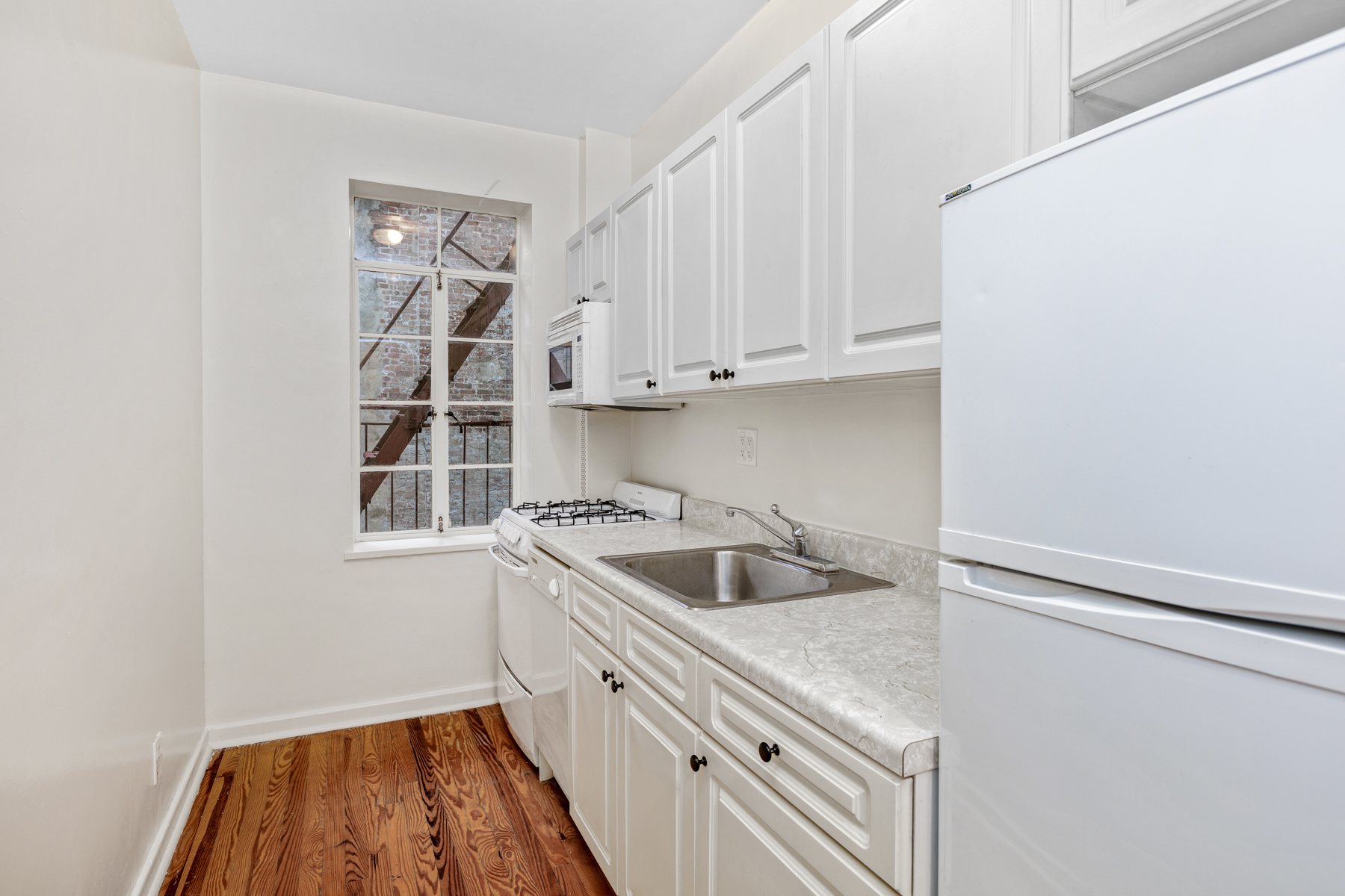 151 East 90th Street, Unit 2F Manhattan, NY 10128 - Photo 3 of 5