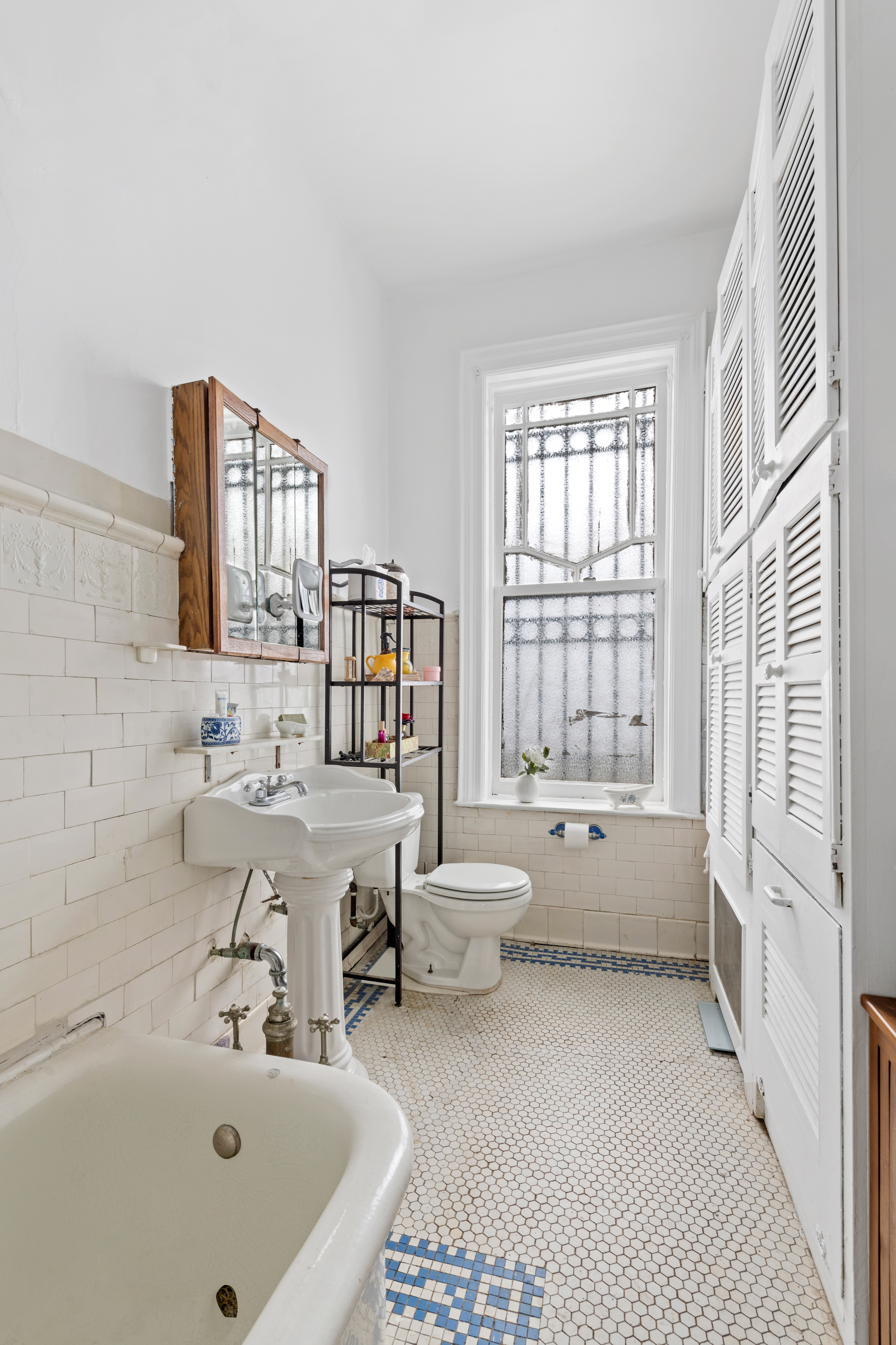 27 Van Corlear Place Bronx, NY 10463 - Photo 11 of 14