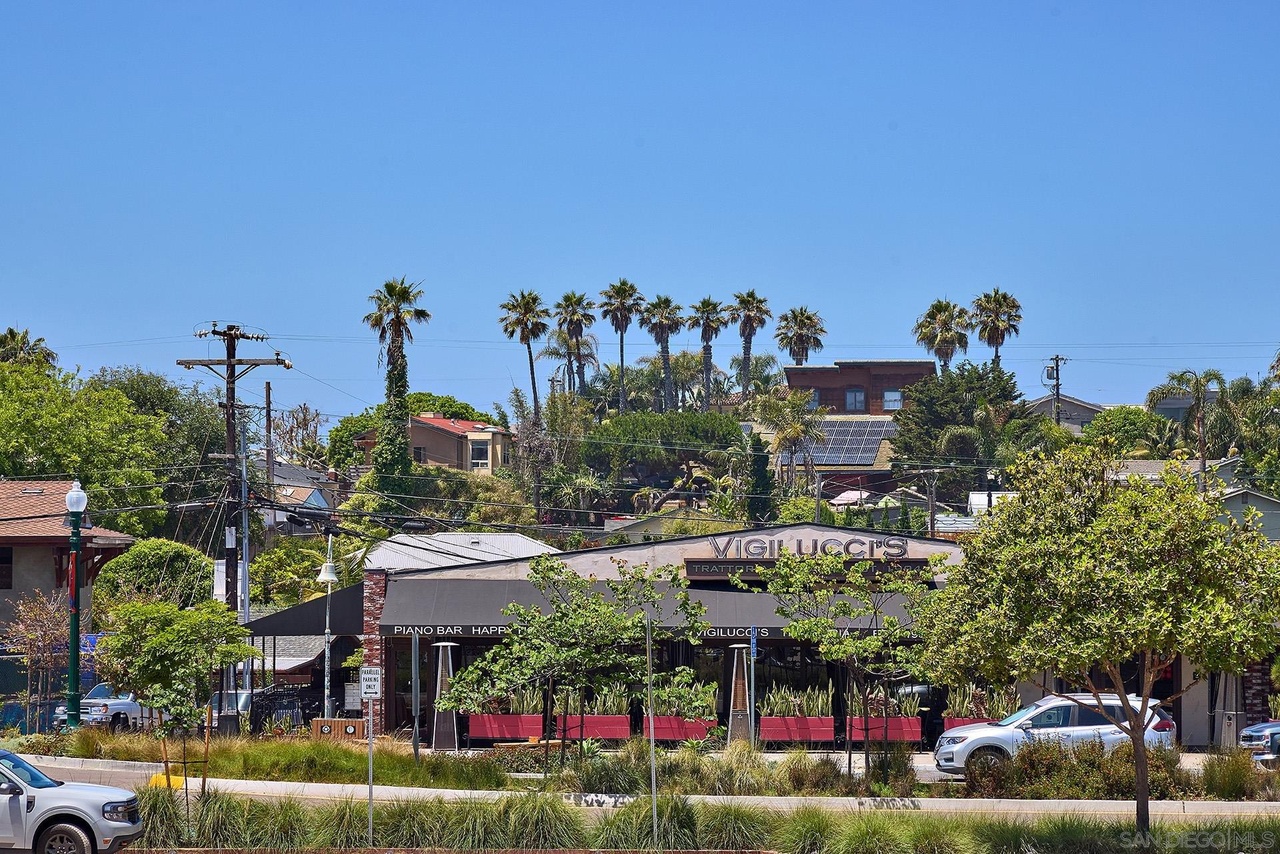 561 North Vulcan Avenue Encinitas, CA 92024 - Photo 14 of 35