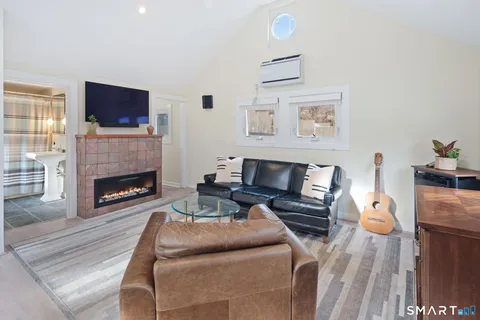 $2,698,000 | 135 Comstock Hill Road, New Canaan, CT 06840