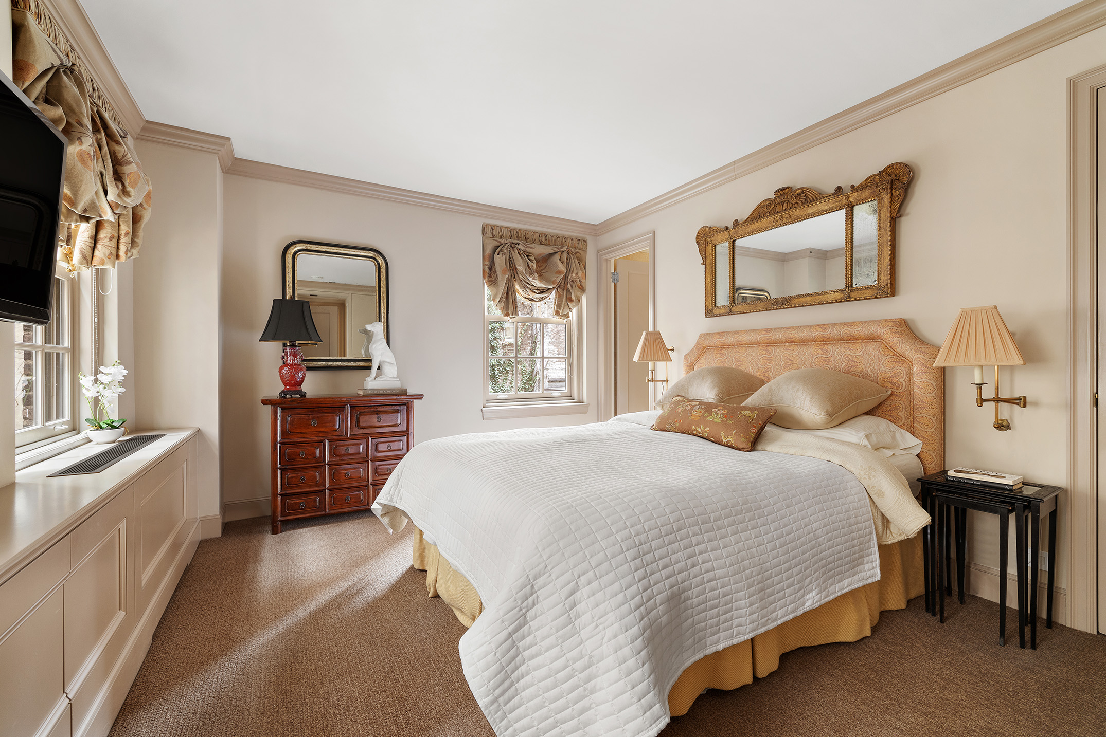 169 East 78th Street, Unit 5D Manhattan, NY 10075 - Photo 5 of 15 a bedroom with a bed and a cabinets