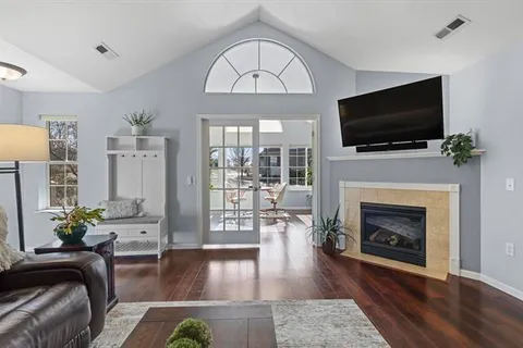 $525,000 | 10 Pond View Way, Fitchburg, WI 53711