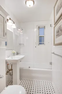 $895,000 | 11 West 69th Street, Unit 3C | Upper West Side