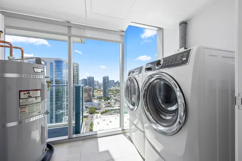 $1,980,000 | 629 Ke’eaumoku Street, Unit 3301, Honolulu, HI 96814
