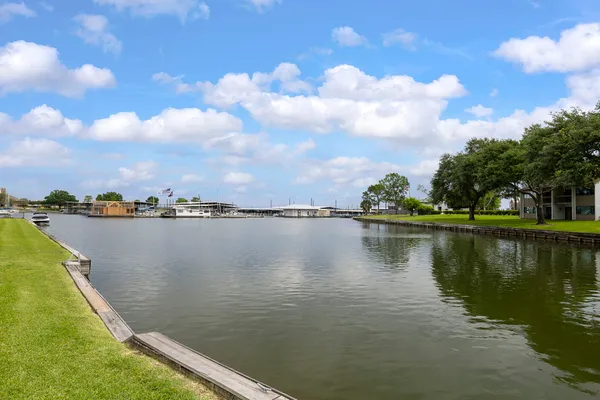 $449,000 | 3930 Knollcrest Drive, Montgomery, TX 77356