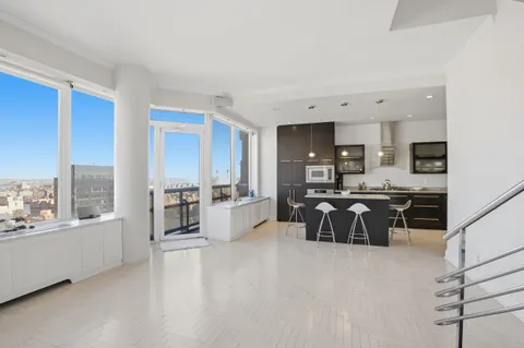 $2,650,000 | 418 East 59th Street, Unit PHA | Sutton Place