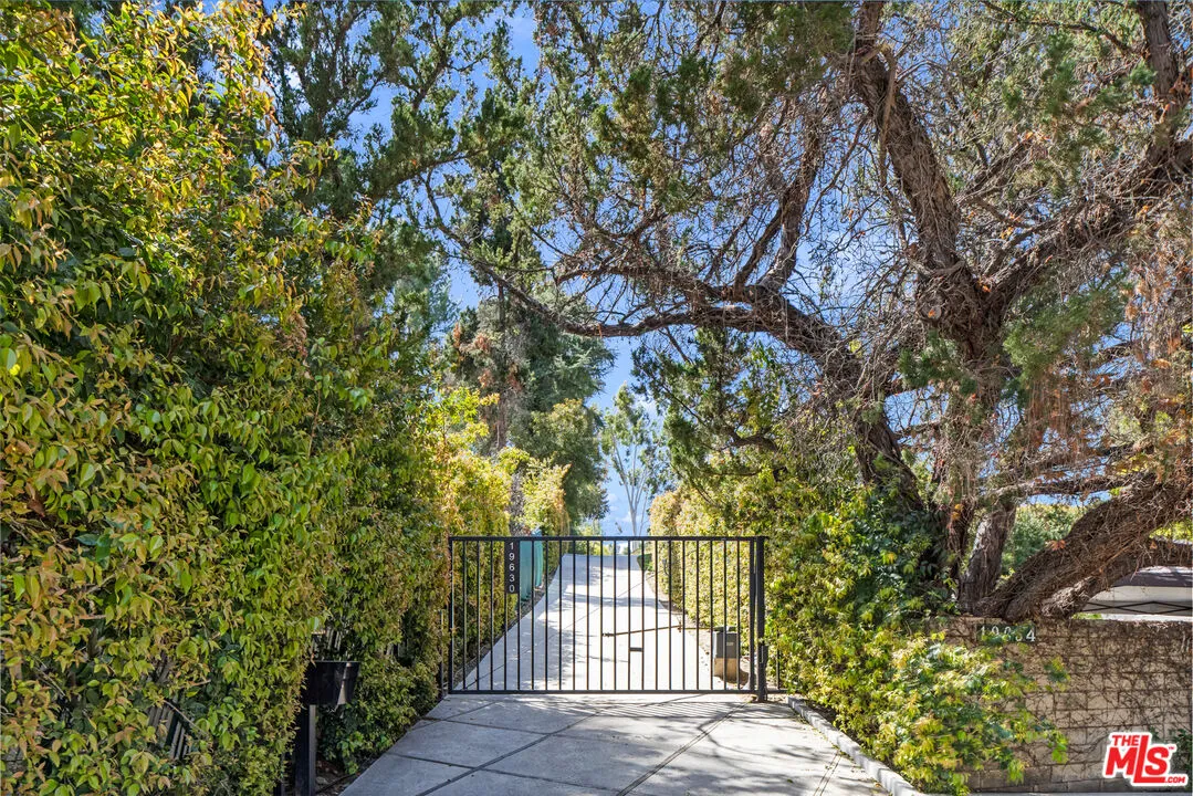 $2,395,000 | 19630 Rosita Street, Tarzana, CA 91356