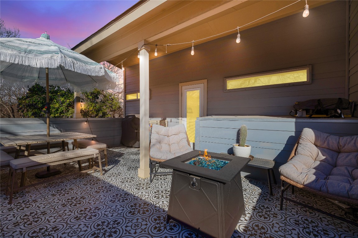 1402 Singleton Avenue, Unit B Austin, TX 78702 - Photo 21 of 26 a outdoor space with furniture