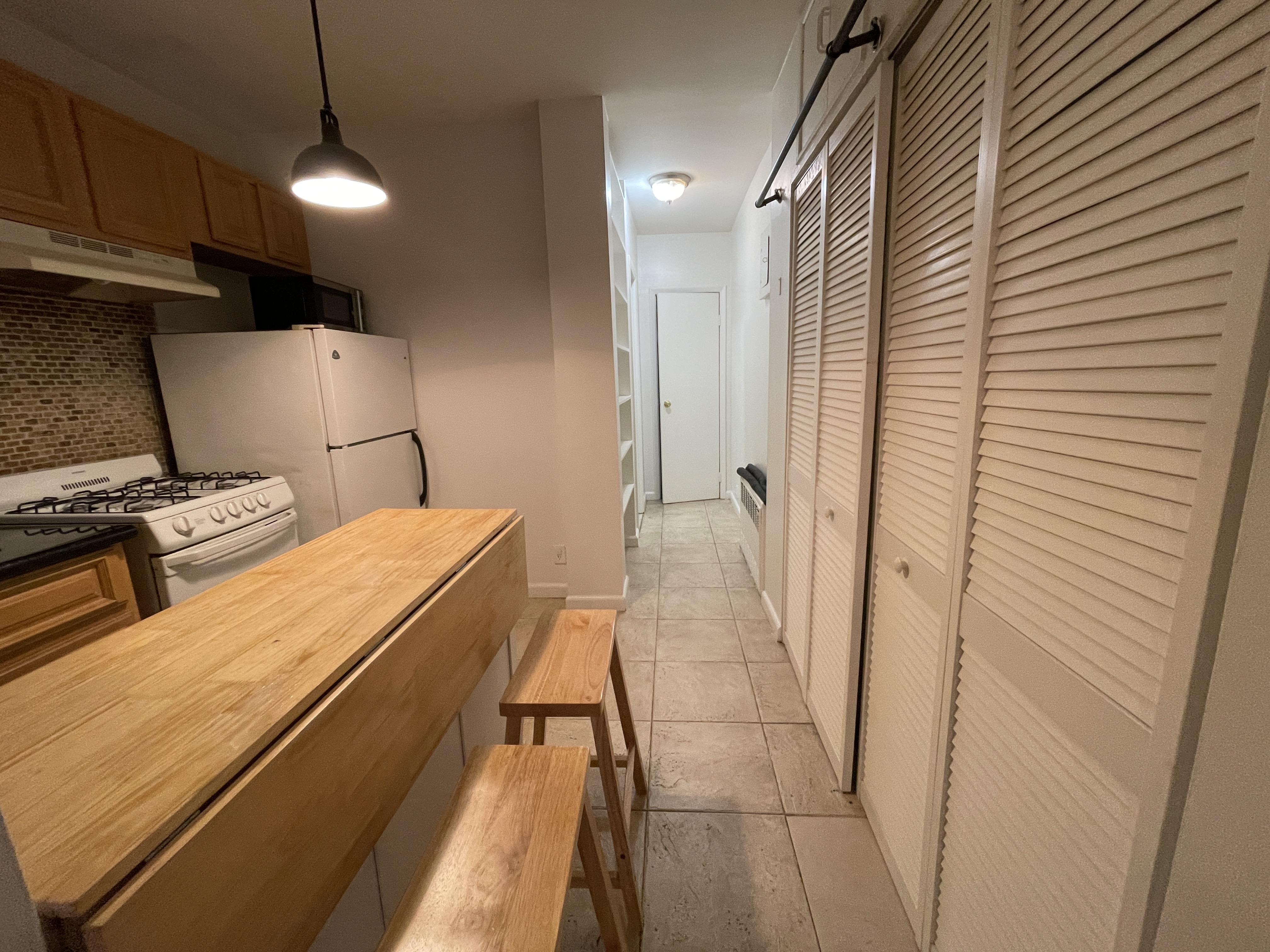 336 East 61st Street, Unit 8 Manhattan, NY 10065 - Photo 5 of 8