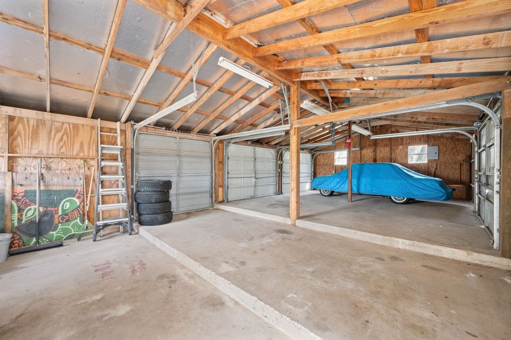 4416 Stearn's Lane Austin, TX 78735 - Photo 29 of 32 a view of an empty room with a garage