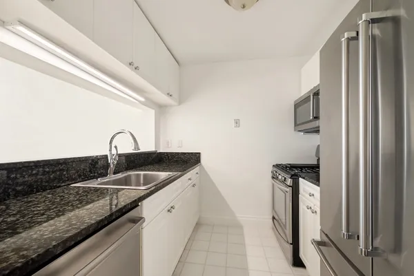 $7,995 | 404 East 76th Street, Unit 7C | Lenox Hill