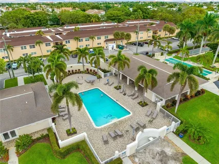 $575,000 | 614 Broad Avenue South, Naples, FL 34102