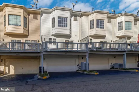 $925,000 | 8847 Ashgrove House Lane, Vienna, VA 22182