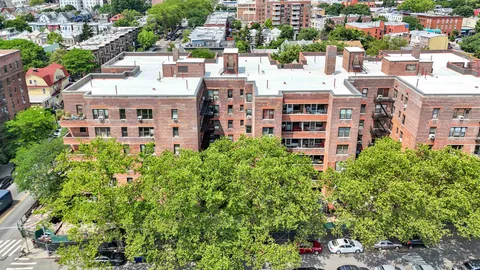 $745,000 | 100 Ocean Parkway, Unit 6K | Windsor Terrace