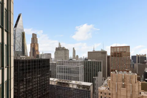 $1,300,000 | 150 West 56th Street, Unit 6205 | Theater District