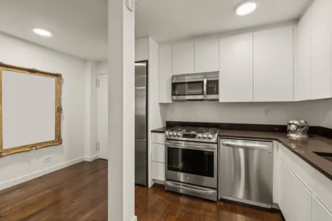 $799,000 | 425 East 63rd Street, Unit W6A | Lenox Hill