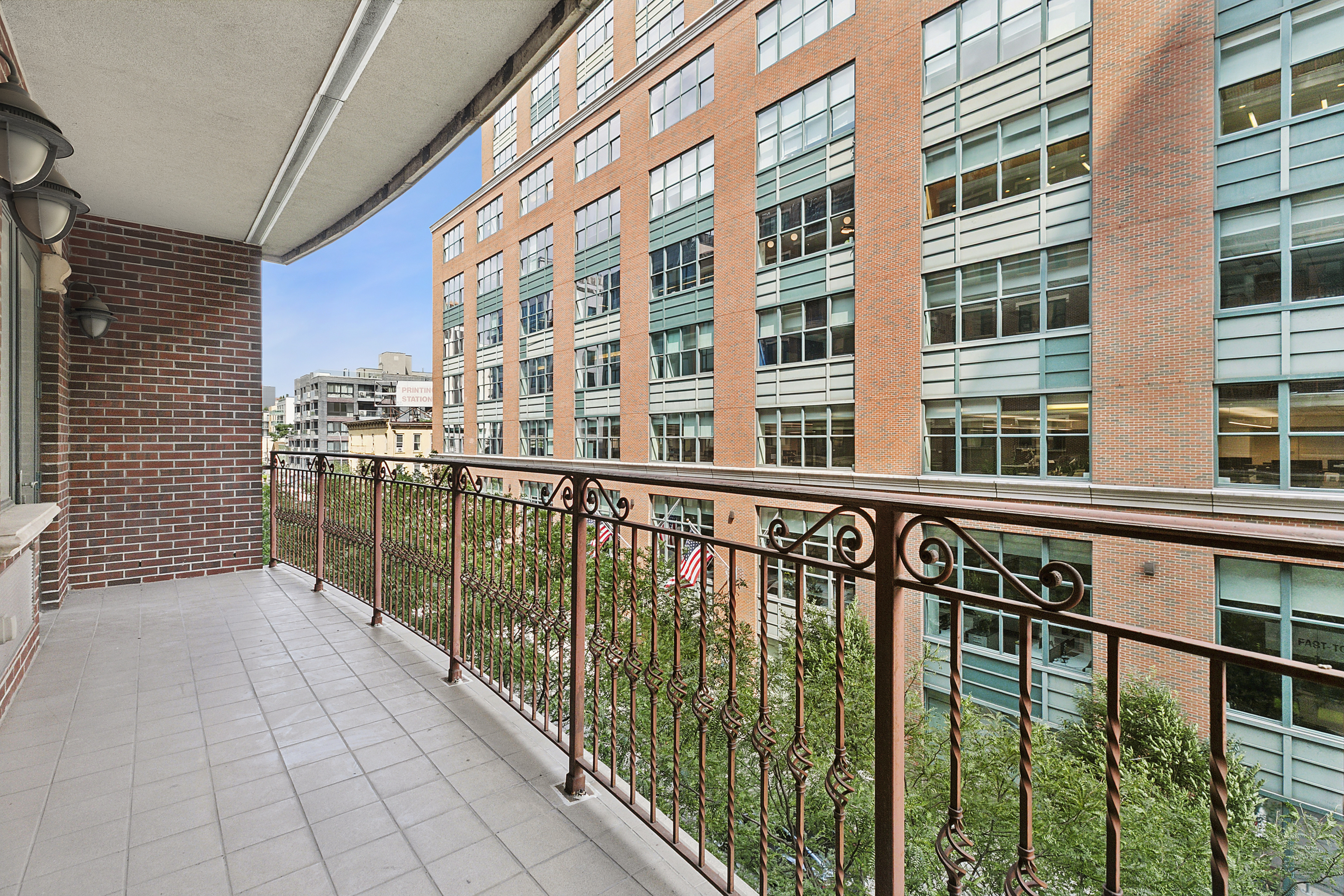 41-26 27th Street, Unit 4H Queens, NY 11101 - Photo 15 of 21 a view of city with balcony