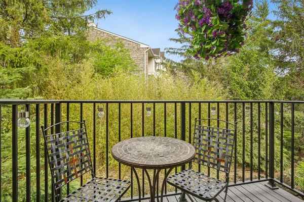 $599,000 | 12 Louisburg Square, Verona, NJ 07044