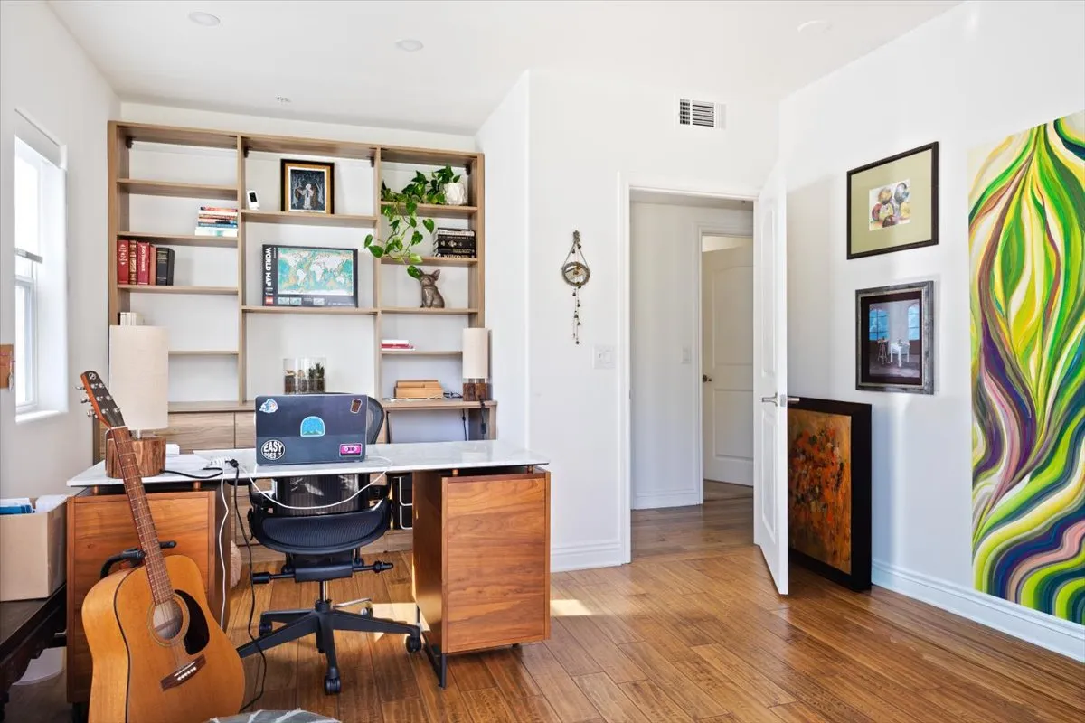 $999,999 | 4394 Farmdale Avenue, Unit 202, Studio City, CA 91604