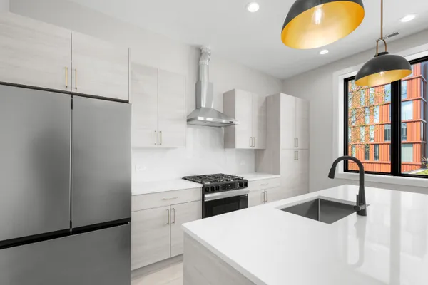 $3,800 | 1327 West Taylor Street, Unit 3W, Chicago, IL 60607