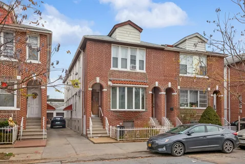 $1,895,000 | 1453 Dahill Road | Mapleton