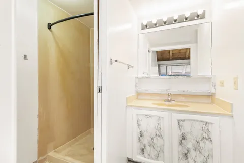$599,000 | 300 E Kawaihae Street, Unit 300E, Honolulu, HI 96825