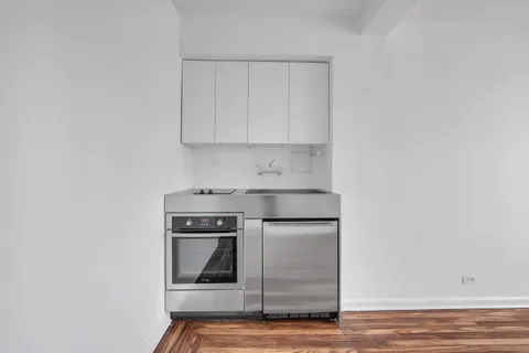$300,000 | 5 Tudor City Place, Unit 1126 | Murray Hill