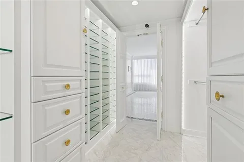 $475,000 | 2100 St Charles Avenue, Unit 7M, New Orleans, LA 70130