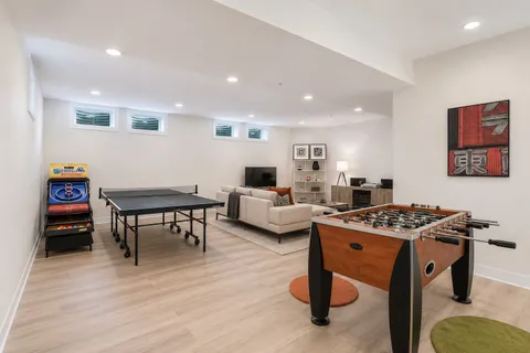 Contact Agent | 5601 Vernon Place, Bethesda, MD 20817